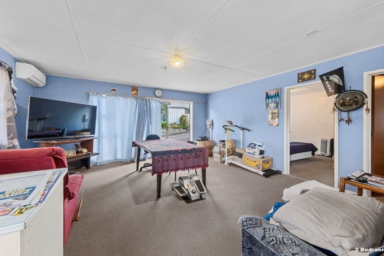 Photo of property in 42 Simons Street, Moturoa, New Plymouth, 4310