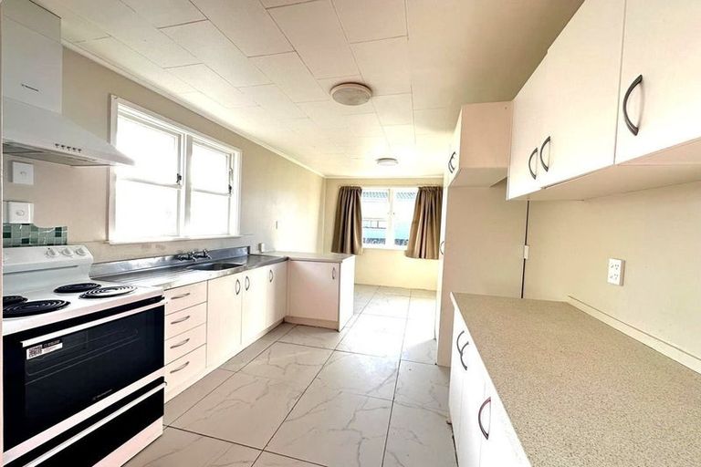 Photo of property in 130 Chichester Drive, Rosehill, Papakura, 2113