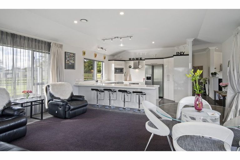 Photo of property in 1 Gleaming Place, Waiuku, 2123