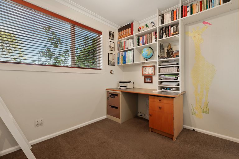 Photo of property in 32 Rosedale Place, Avonhead, Christchurch, 8042