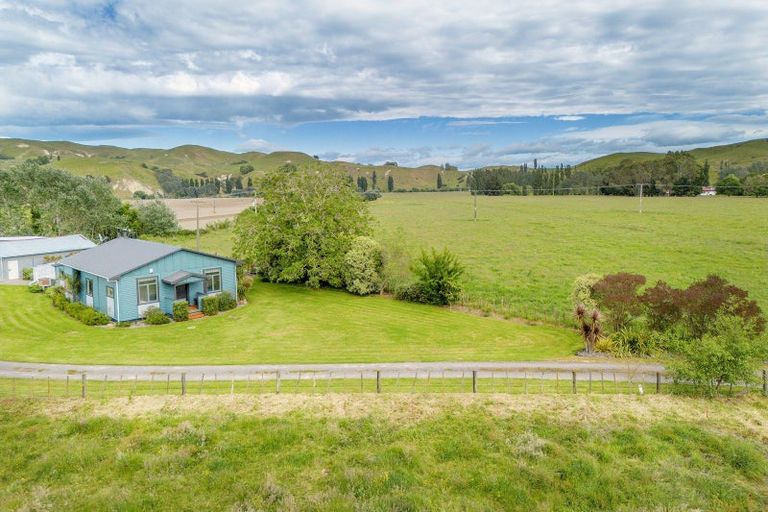 Photo of property in 978 Pourerere Road, Omakere, Waipawa, 4271