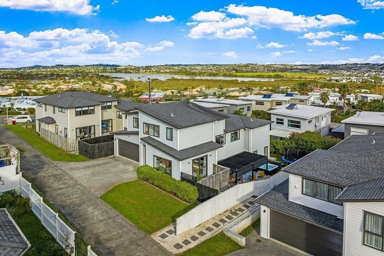 Photo of property in 1 Crompton Place, Orewa, 0931