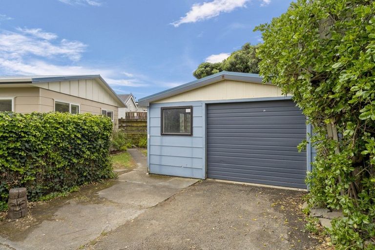Photo of property in 2 Karaka Street, Otaki Beach, Otaki, 5512