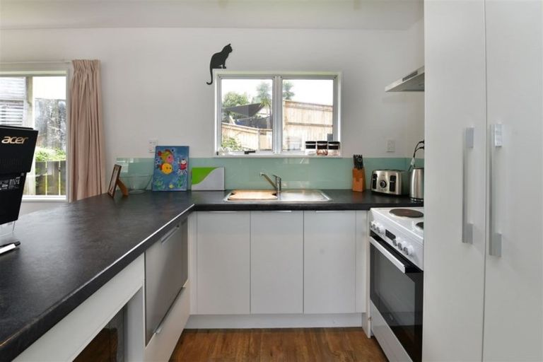 Photo of property in 44b Brian Crescent, Stanmore Bay, Whangaparaoa, 0932