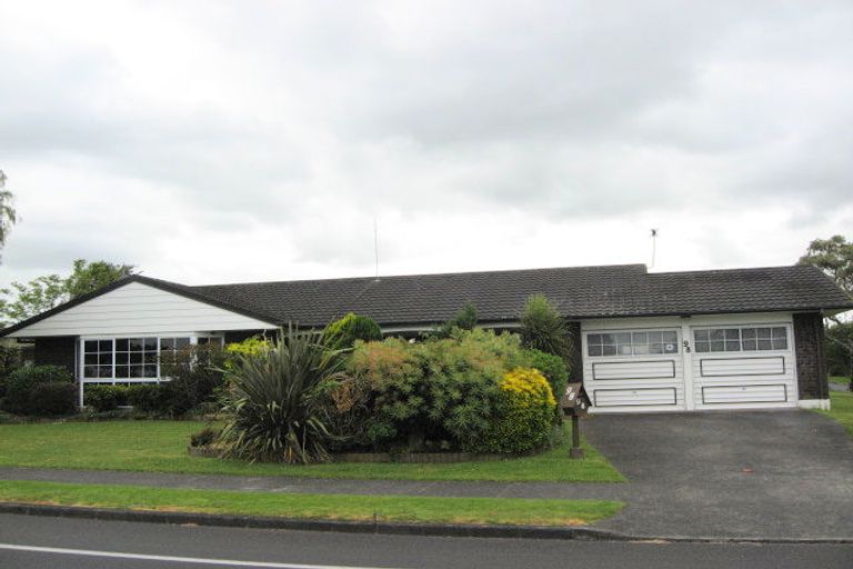 Photo of property in 98 Walter Strevens Drive, Conifer Grove, Takanini, 2112