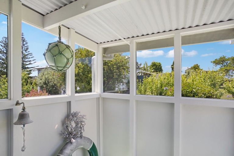 Photo of property in 37 Oneroa Road, Russell, 0202