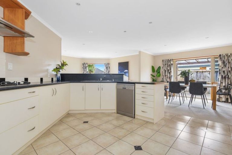 Photo of property in 27 Cranbrook Place, Rototuna North, Hamilton, 3210