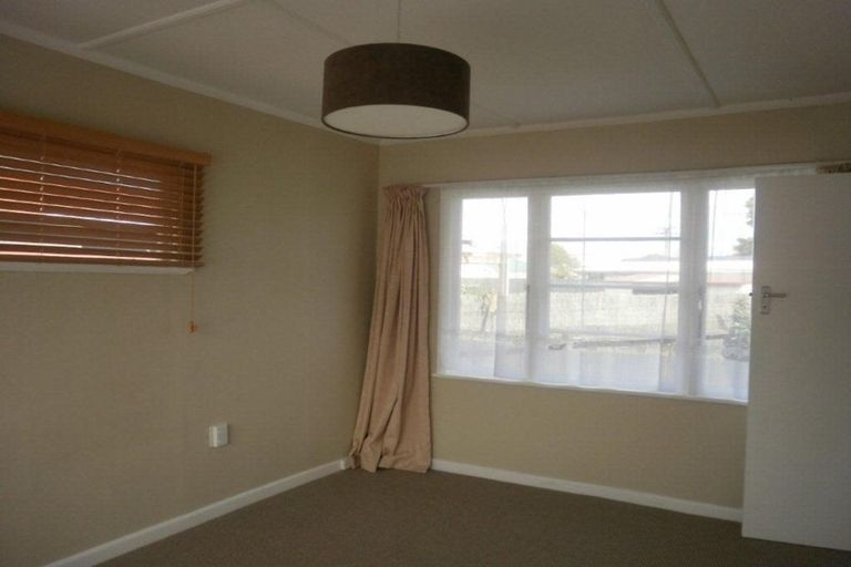 Photo of property in 2/50 Parkers Road, Tahunanui, Nelson, 7011