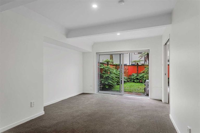 Photo of property in 4 Bridgemere Lane, Cracroft, Christchurch, 8022