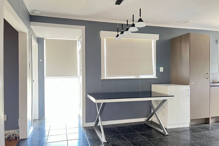 Photo of property in 46 Kelman Road, Kelston, Auckland, 0602