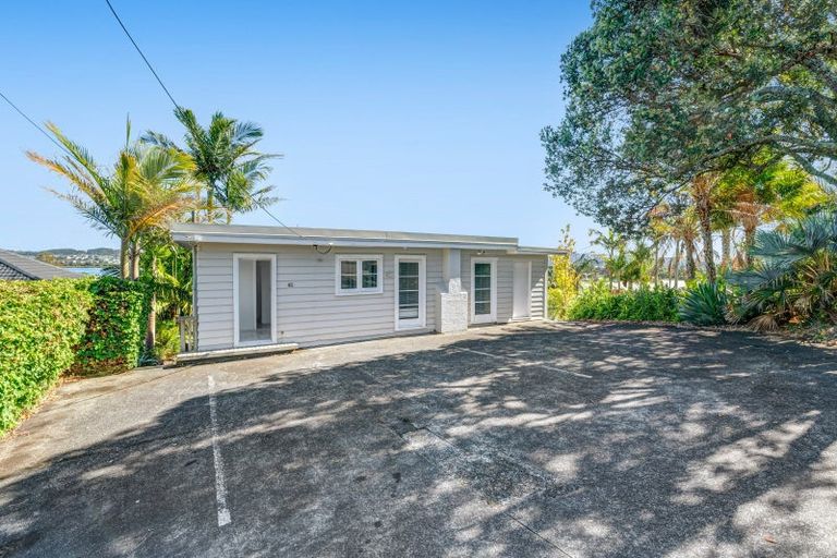 Photo of property in 40 Pohutukawa Avenue, Red Beach, 0932