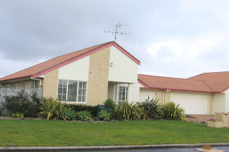 Photo of property in 6 Fernbrook Close, Burswood, Auckland, 2013