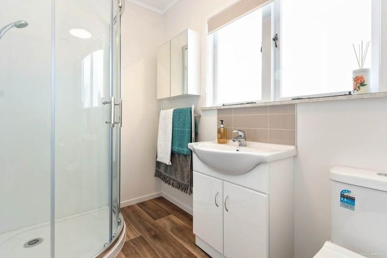 Photo of property in 21 Snell Avenue, Papakura, 2110