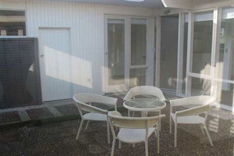 Photo of property in 3/252 Hurstmere Road, Takapuna, Auckland, 0622