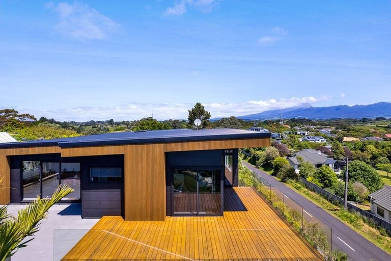 Property details for 41 Veale Road, Frankleigh Park, New Plymouth, 4371