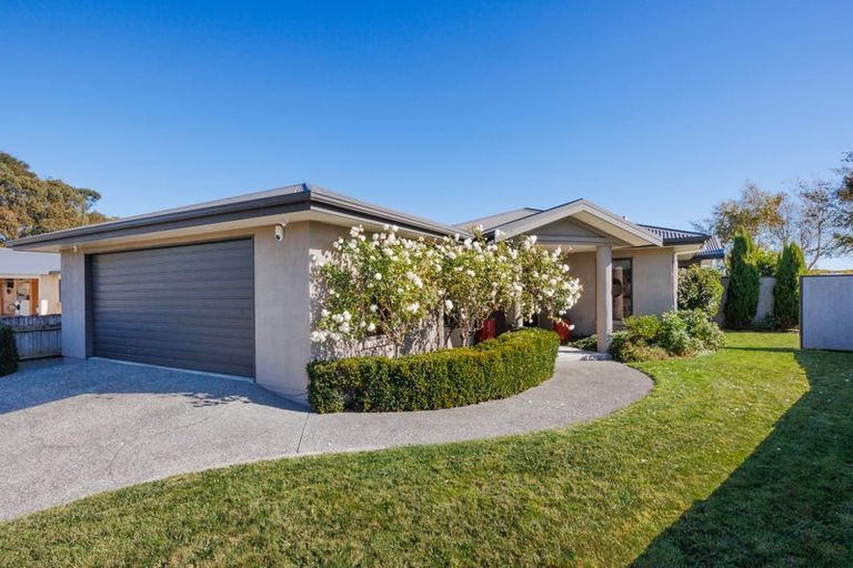 Photo of property in 3 Sunshine Place, Kelvin Grove, Palmerston North, 4414