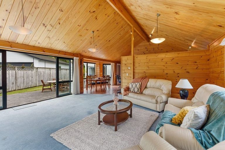 Photo of property in 16 Alexander Street, Waikanae, 5036