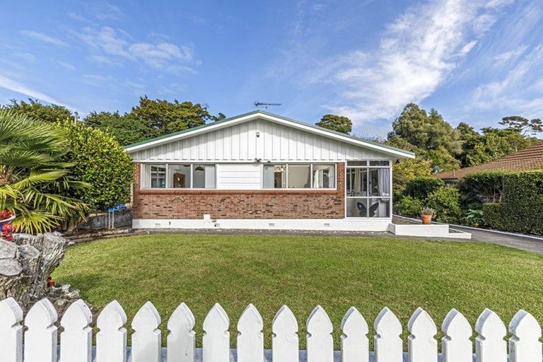 Photo of property in 14 Dennis Avenue, Hillpark, Auckland, 2102