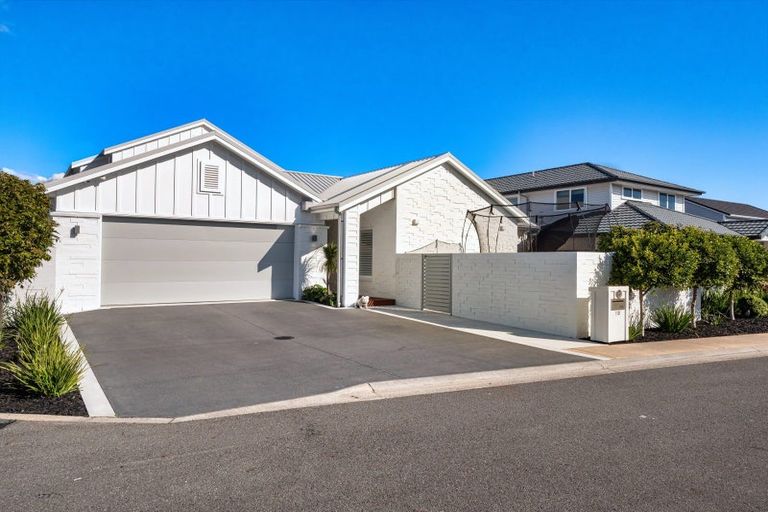 Photo of property in 10 Oceania Sands Way, Papamoa Beach, Papamoa, 3118