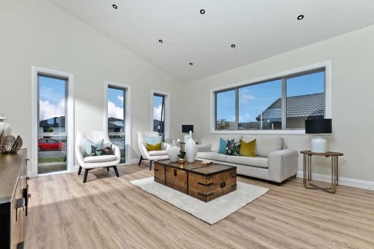 Photo of property in 17 Kuawa Drive, Kumeu, 0810