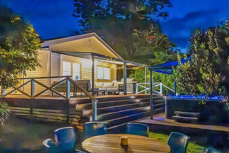 Photo of property in 98 Hill Road, The Gardens, Auckland, 2105