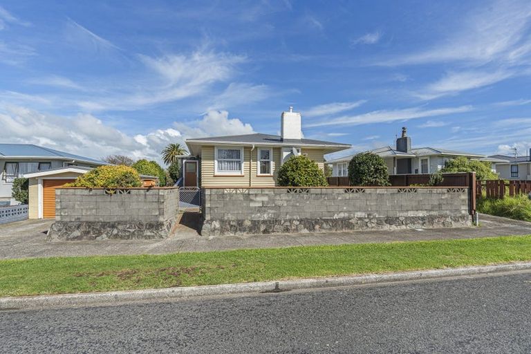 Photo of property in 19 Hume Street, Waitara, 4320
