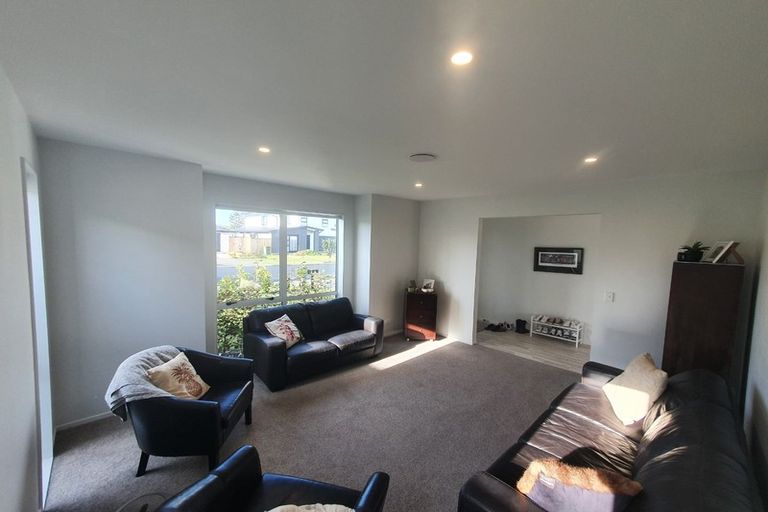 Photo of property in 23 Waituarua Drive, Takanini, 2112