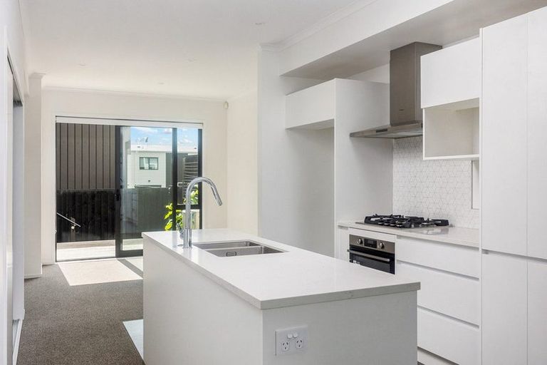 Photo of property in 4/1 Scott Road, Hobsonville, Auckland, 0616