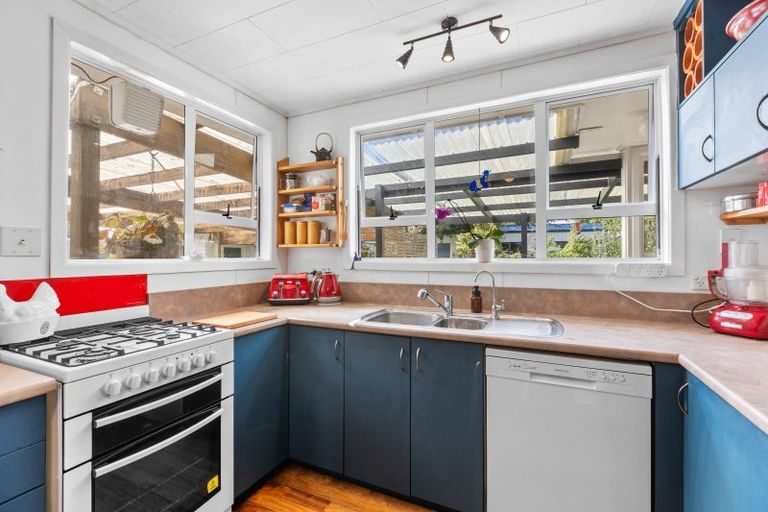 Photo of property in 17 Hinau Street, Inglewood, 4330