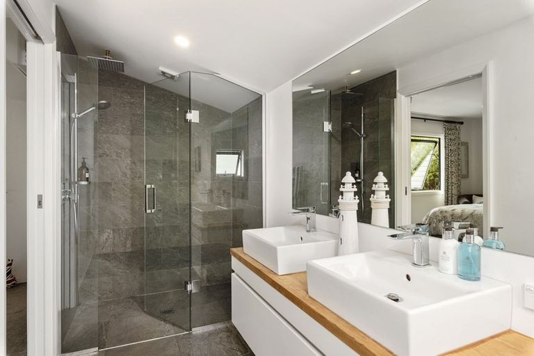 Photo of property in 393 Paremoremo Road, Paremoremo, Auckland, 0632