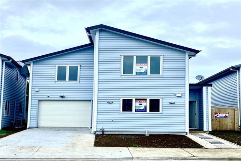 Photo of property in 25 Stitchbird Crescent, Papakura, 2110