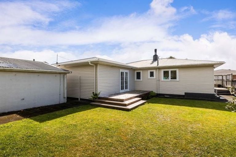 Photo of property in 6 Rarawa Place, Vogeltown, New Plymouth, 4310