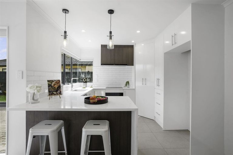 Photo of property in 34 Sandwick Drive, Weymouth, Auckland, 2103