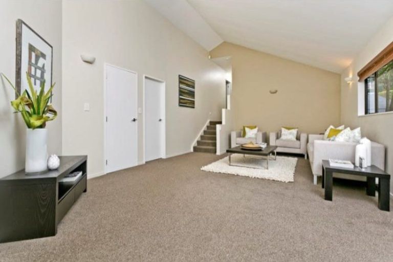 Photo of property in 1/15 Aorangi Place, Birkenhead, Auckland, 0626