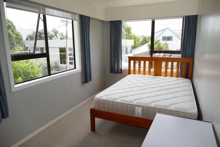 Photo of property in 23 Tobruk Crescent, Milford, Auckland, 0620