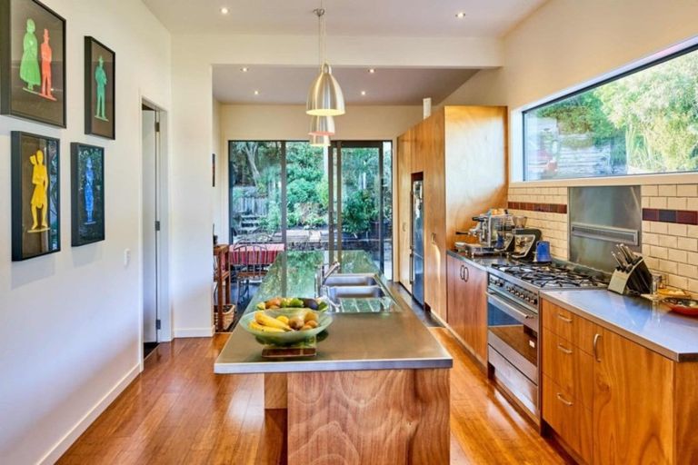 Photo of property in 3 Kaitawa Road, York Bay, Lower Hutt, 5013