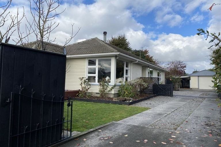 Photo of property in 9 Mappleton Avenue, Burnside, Christchurch, 8053
