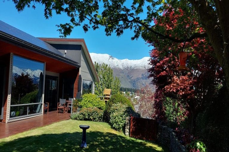 Photo of property in 9 Fastness Crescent, Wanaka, 9305