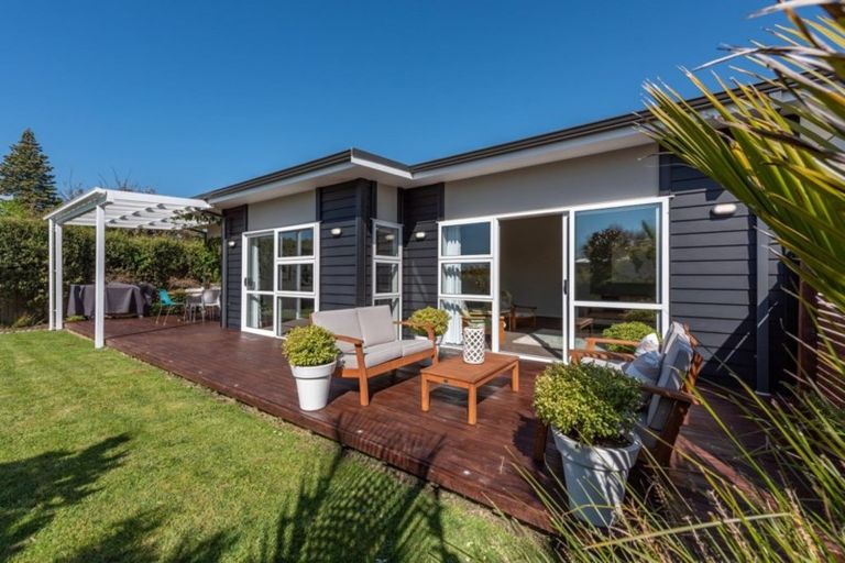 Photo of property in 10 Sue Avenue, Otaki, 5512