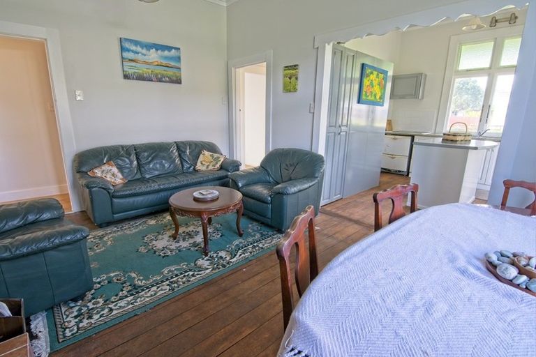 Photo of property in 10 Greenfield Street, Hector, 7822