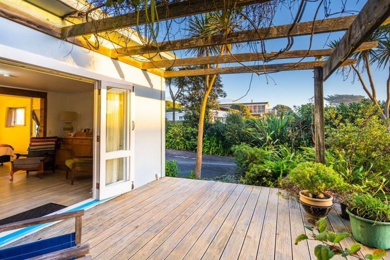 Photo of property in 16 Rodney Avenue, Te Horo Beach, Otaki, 5581