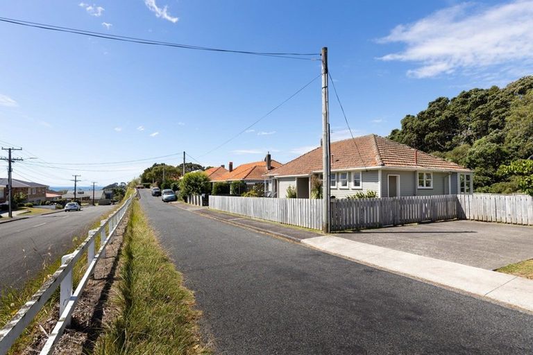 Photo of property in 121 Frankley Road, Frankleigh Park, New Plymouth, 4310