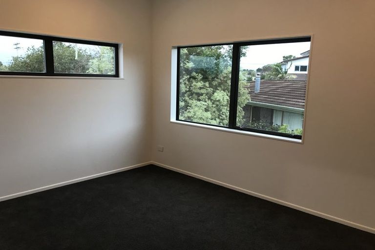 Photo of property in 4b Wattle Road, Sunnyvale, Auckland, 0612