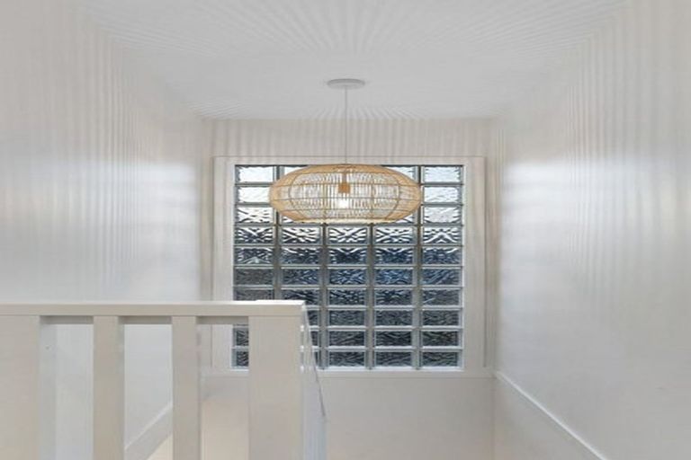 Photo of property in 1 Tauhinu Road, Greenhithe, Auckland, 0632