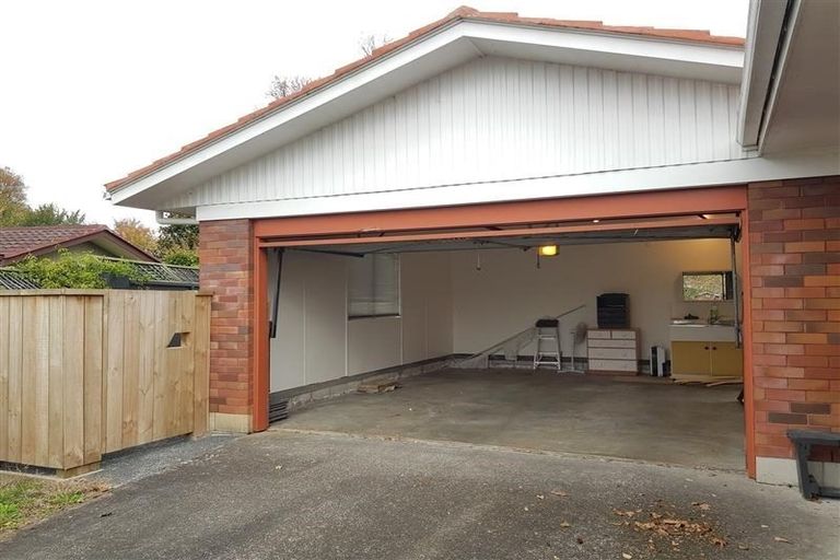 Photo of property in 1 Ti Nana Crescent, Henderson, Auckland, 0610