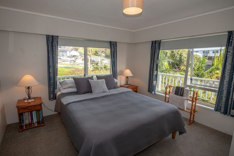 Photo of property in 48 Stratford Drive, Cable Bay, 0420
