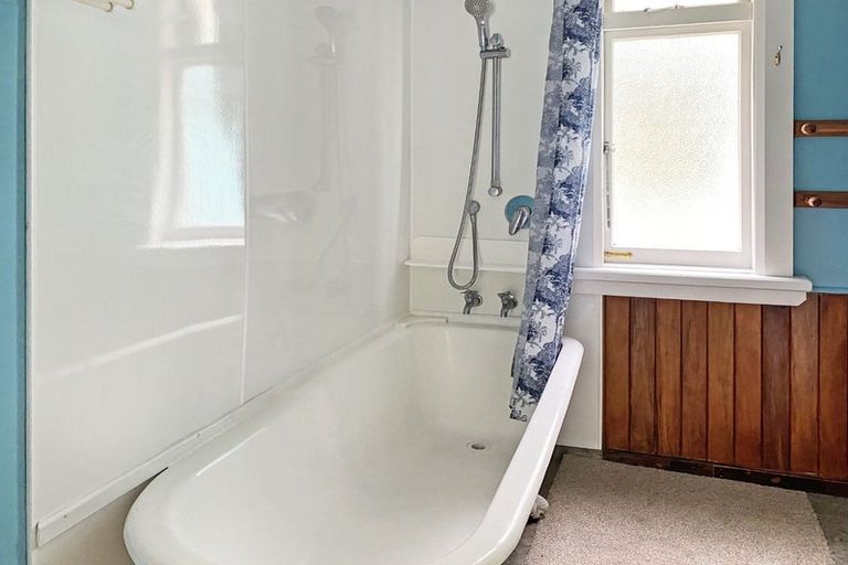 Photo of property in 86 Shakespeare Road, Bluff Hill, Napier, 4110