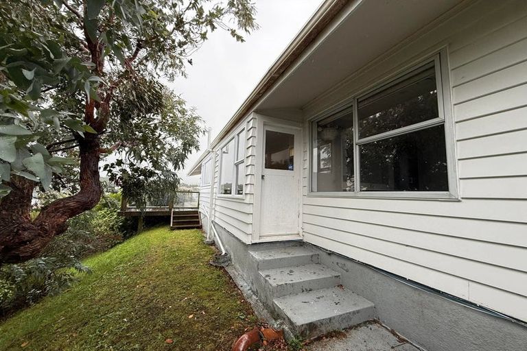 Photo of property in 4 Peach Tree Grove, Maungaraki, Lower Hutt, 5010