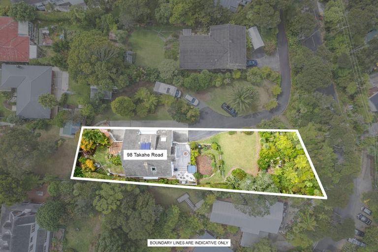Photo of property in 98 Takahe Road, Titirangi, Auckland, 0604