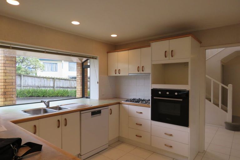 Photo of property in 8 Dunn Place, Farm Cove, Auckland, 2010